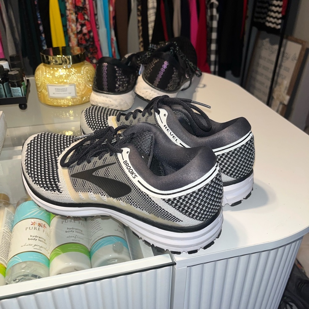 Brooks Women's Black and White Athletic Shoes